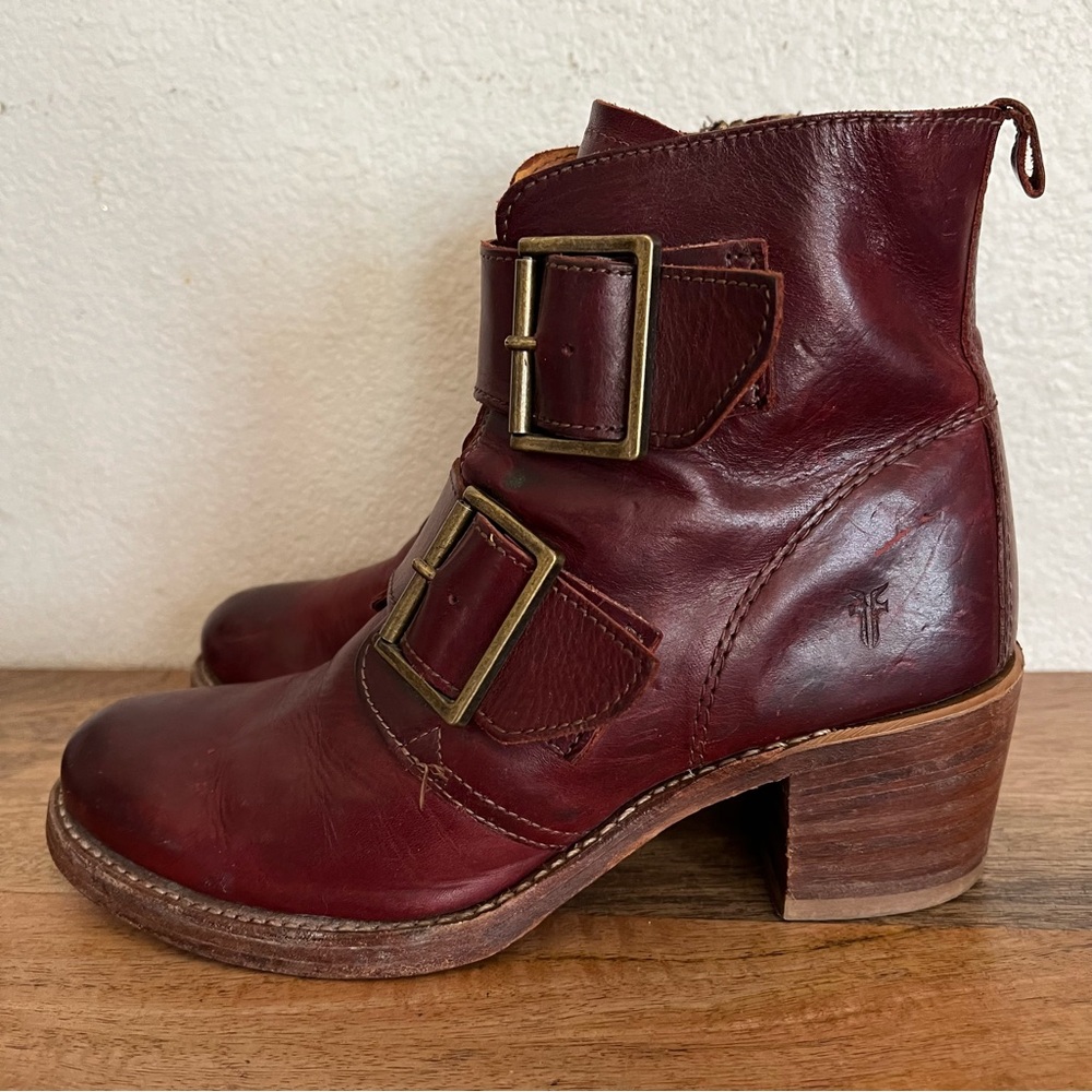 Frye Sabrina Double Buckles Ankle Boots in Antique Burgundy Size 9 M - Picture 6 of 16